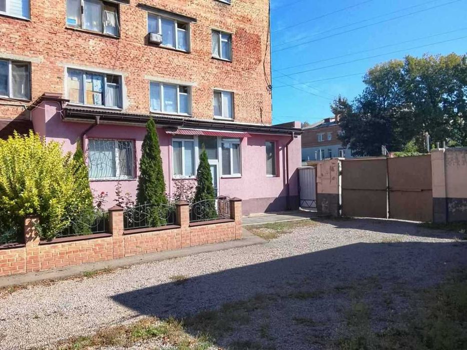 2к квартира на ЖБІ, з окремим входом та котлом, цегла і в косметиці!