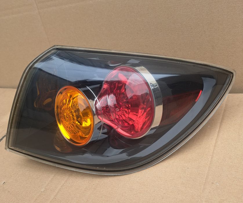 Mazda 3 Hatchback Lampa tylna prawa w błotnik