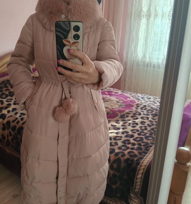 Красивий осінньо-зимовий плащ ,дуже красивого пошиття