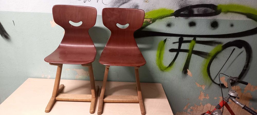 Stare zabytkowe krzesła dzieciece kolekcjonerskie krzesło schulmobel