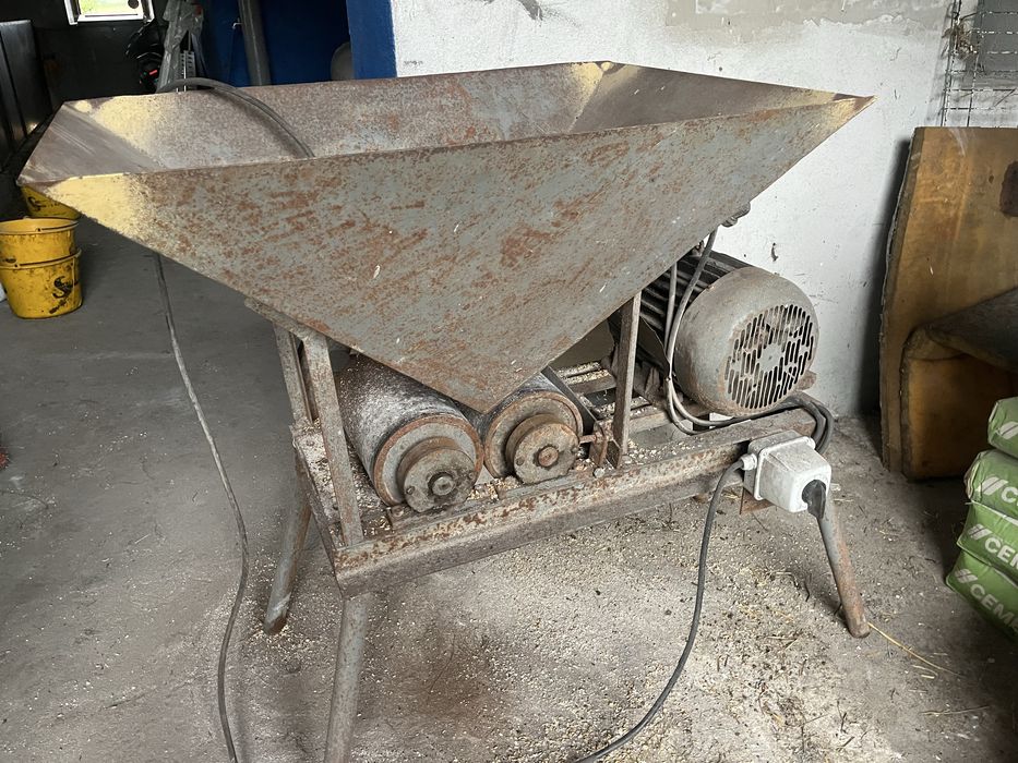 Gniotownik do zboża kukurydzy ziarna walcowy