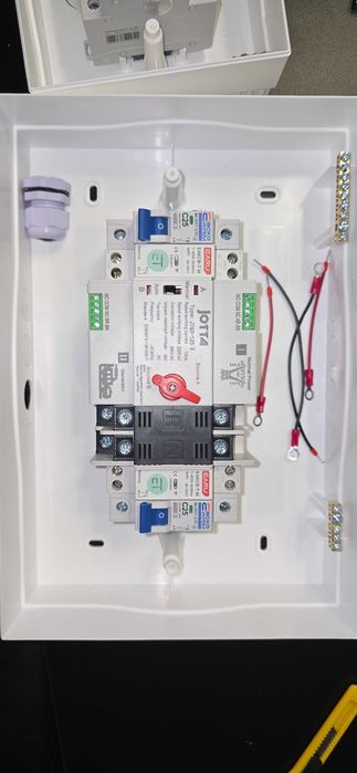 Щит подключения гибридного инвертора в сеть (с АВР)