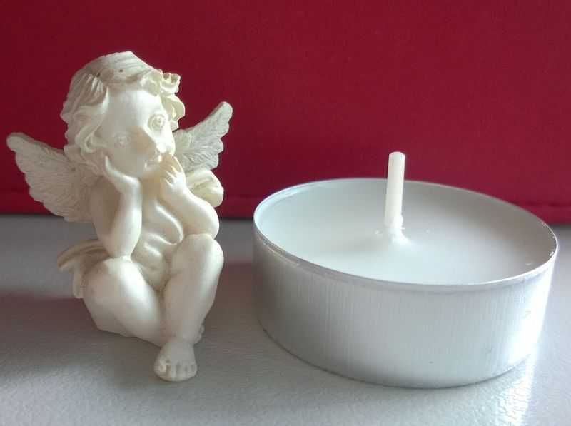 Figurki Aniołków Figurka Aniołek biały siedzący zamyślony 3cm