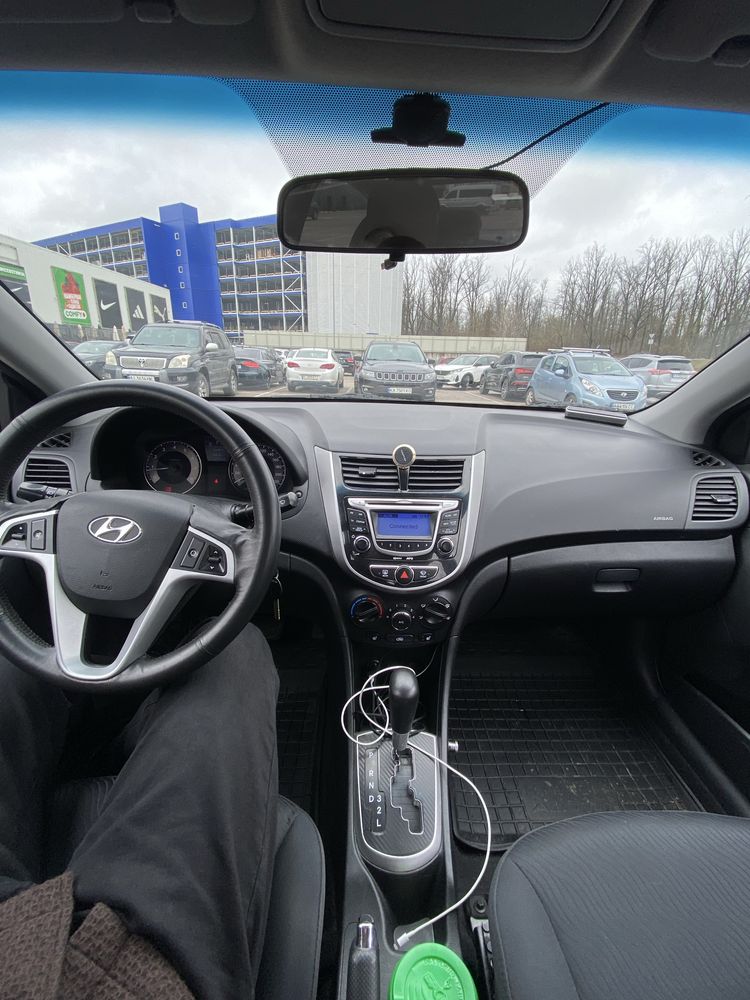 Hyundai accent 2011