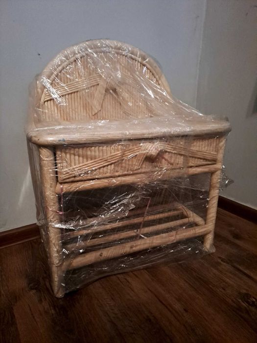 Stolik nocny boho ( cena w intetnecie 900 do 1300 zł)