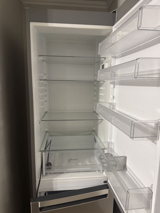 Продам холодильник Whirlpool