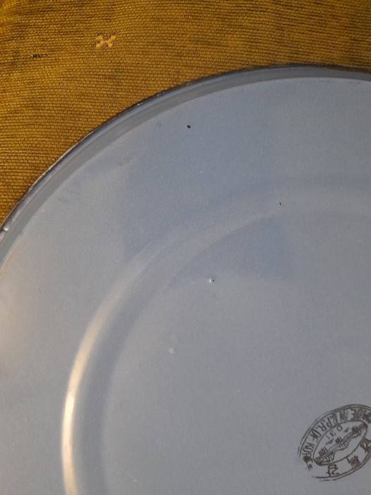 Taca metalowa emaliowana.