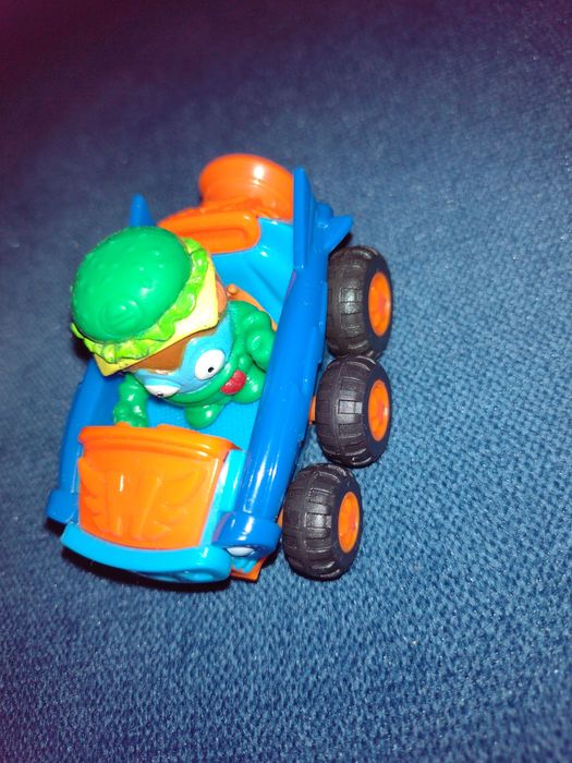 Super Zings figurka z autkiem