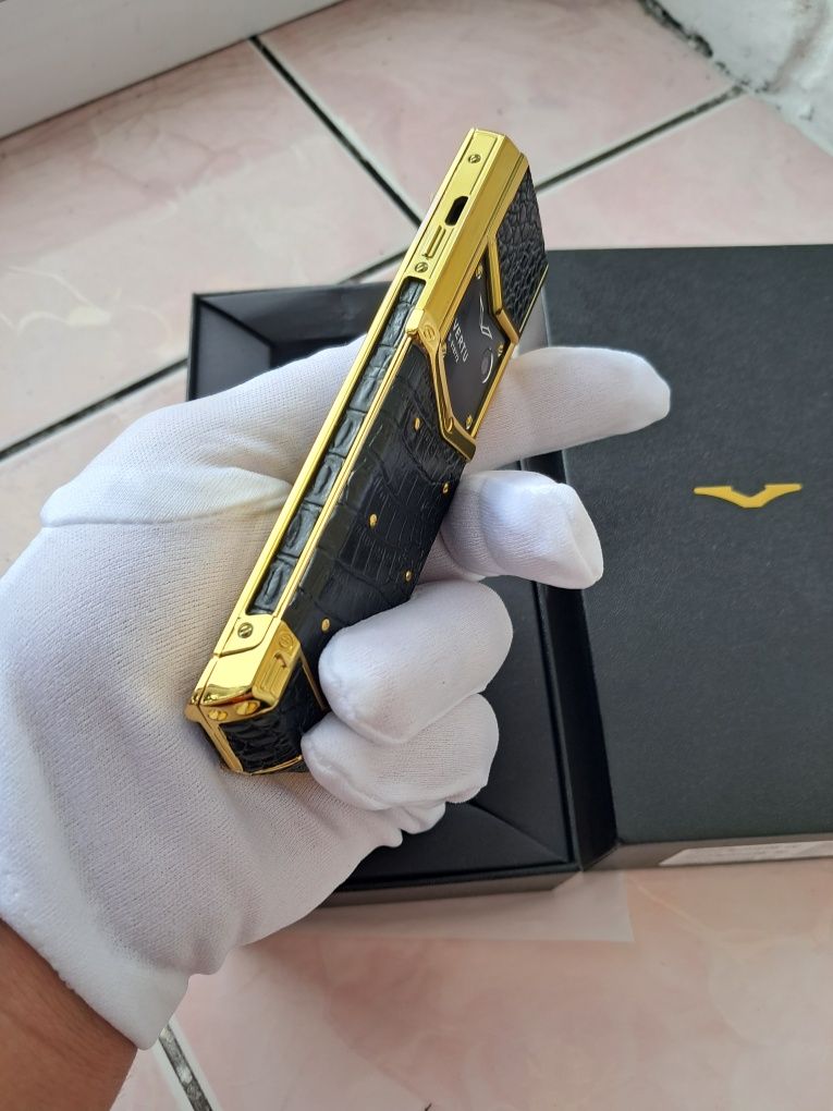 Мобильный кнопочный телефон vertu на 2 sim новый