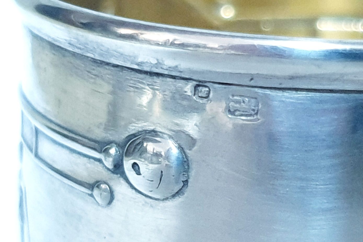 Lindas antigas argolas de guardanapos de Bebés  em prata contrastada