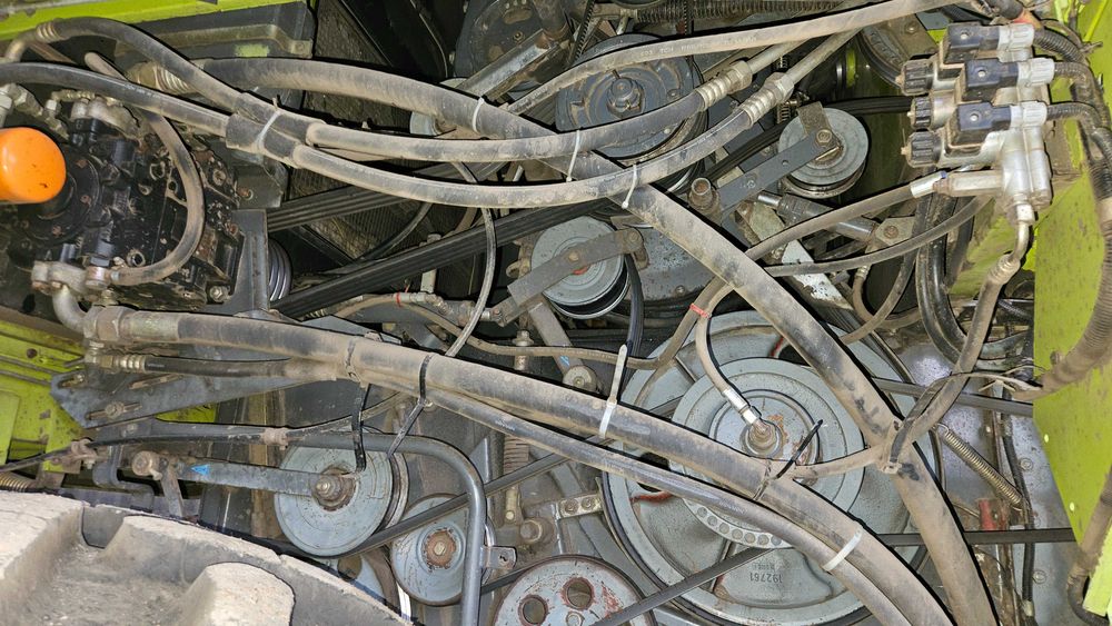 зернозбиральний комбайн CLAAS MEGA 204