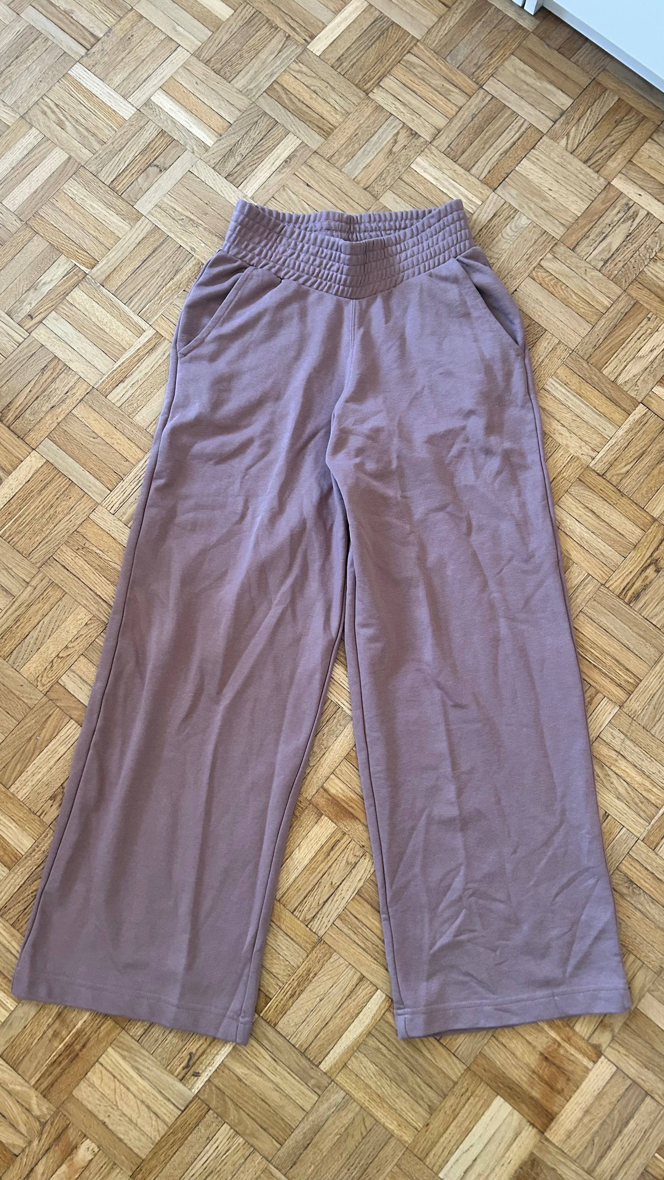 Komplet dresowy firmy 4F