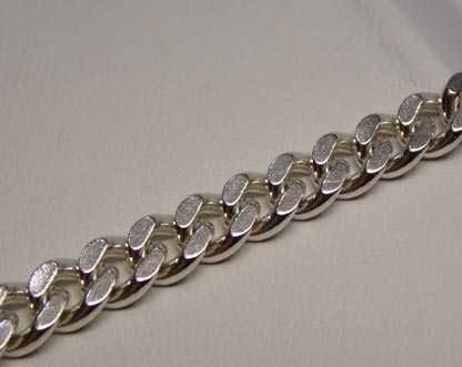 Srebrna bransoletka pancerka 21,5 cm. 5 mm.