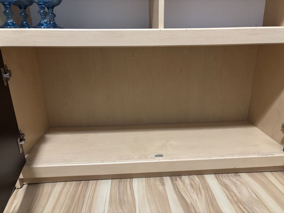 Szafa narozna i regal