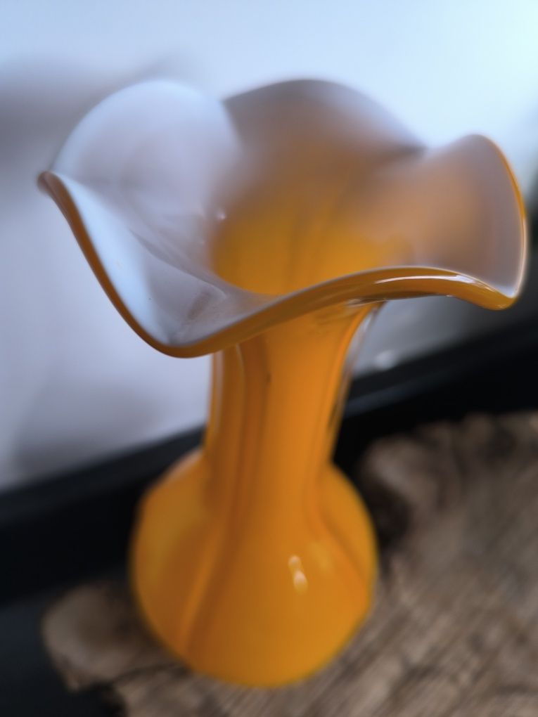 Jarra laranja vintage em forma de flor