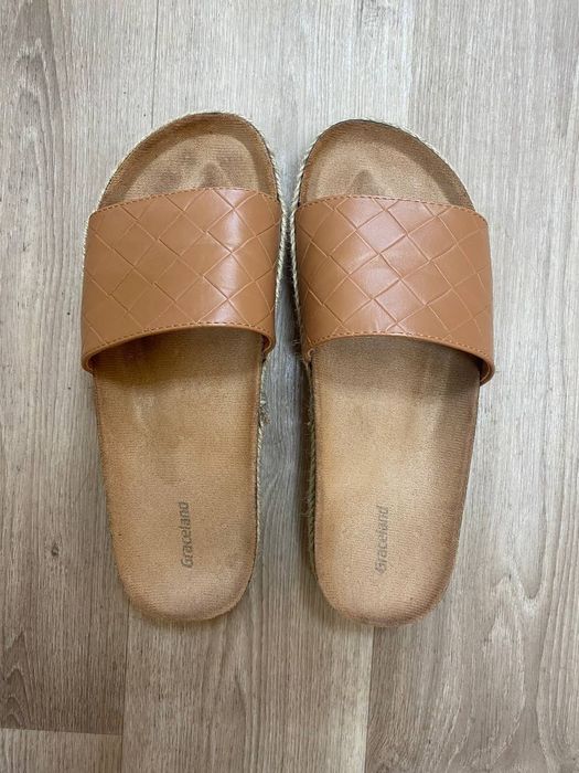 Шльопанці жіночі