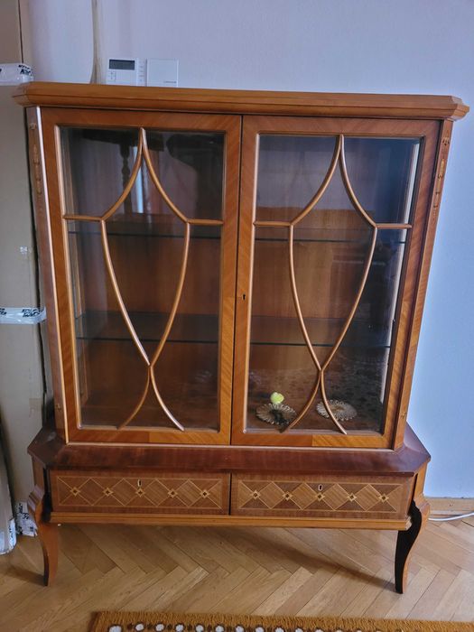 Piękny zestaw mebli drewnianych vintage Sheraton z lat 80.