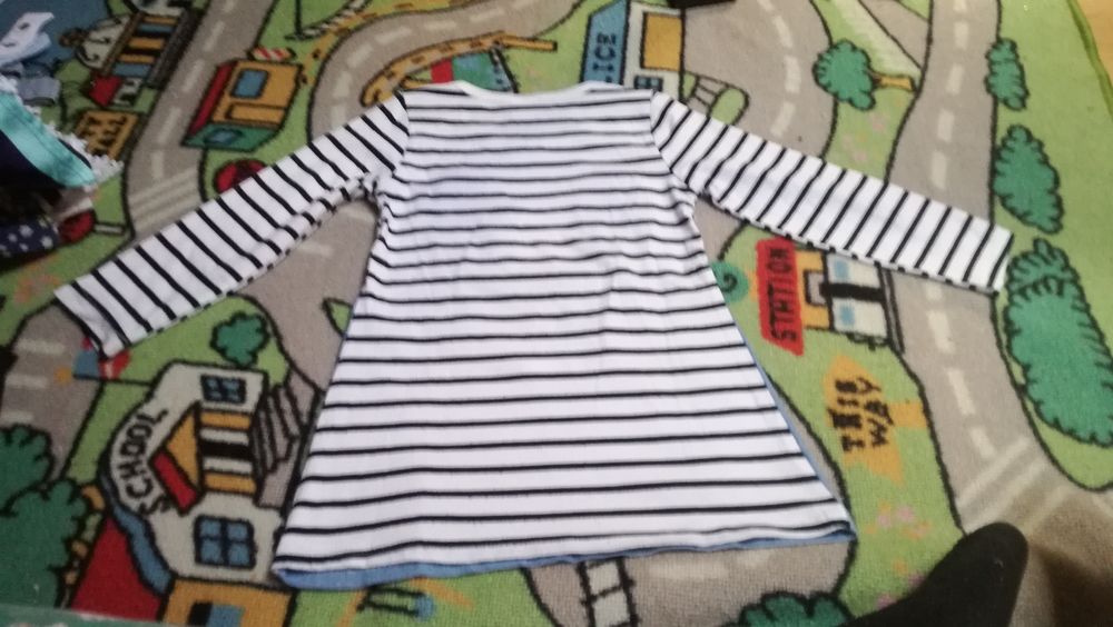 Varia roupa de menina