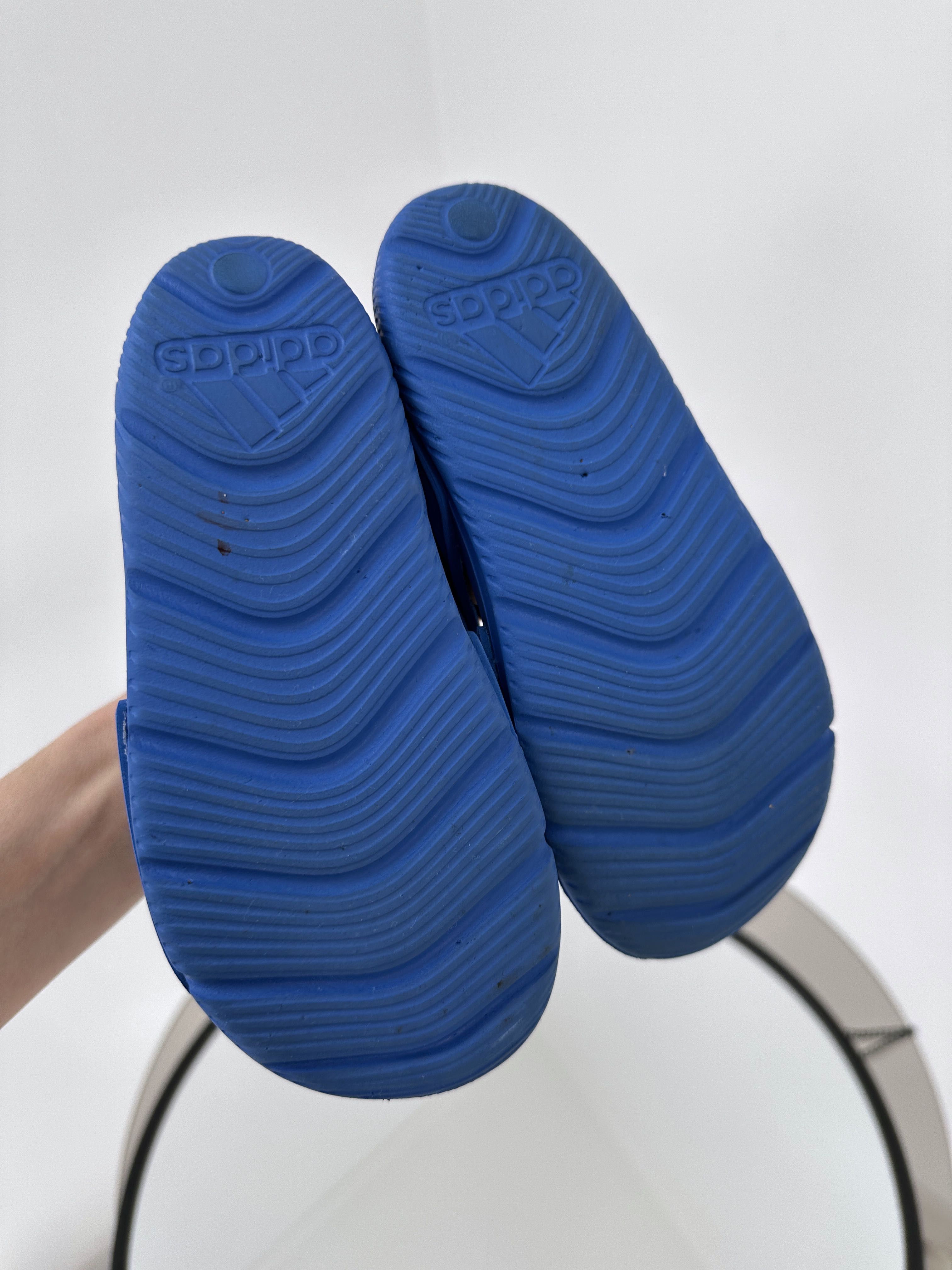 Актуальные босоножки пена на липучках  Adidas