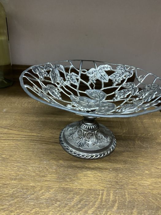 Metalowa patera na owoce lub ciasto