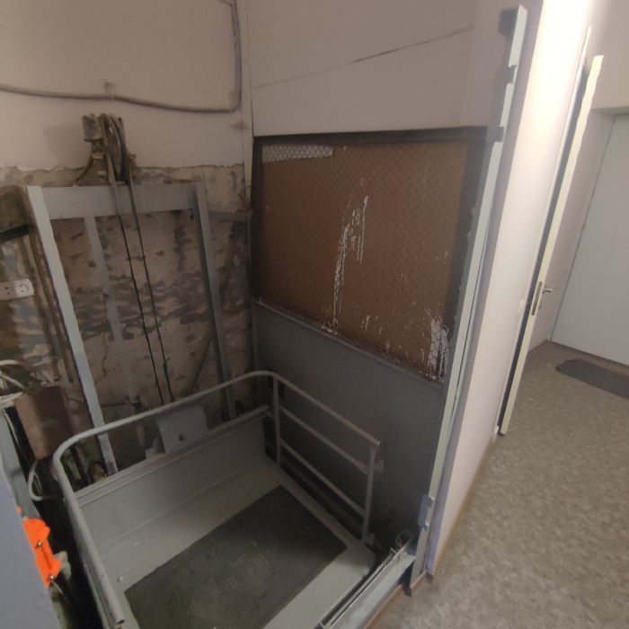 Приміщення на проспекті Олександра Поля 100