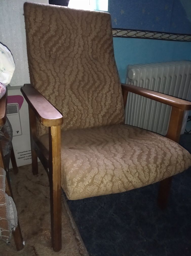 Деревянные кресла советских времён