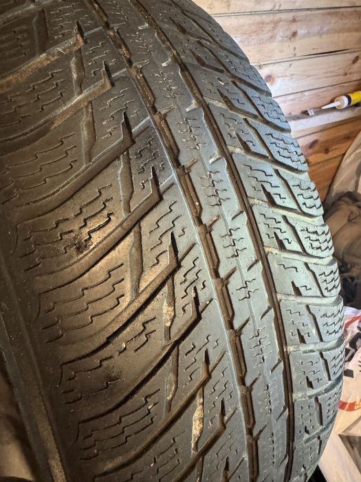 Зимова гума 235/65 R17
