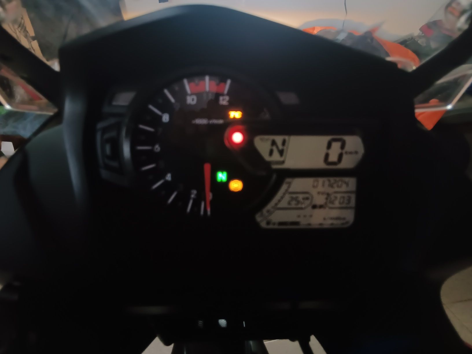 Impecavel como nova esta bela suzuki
