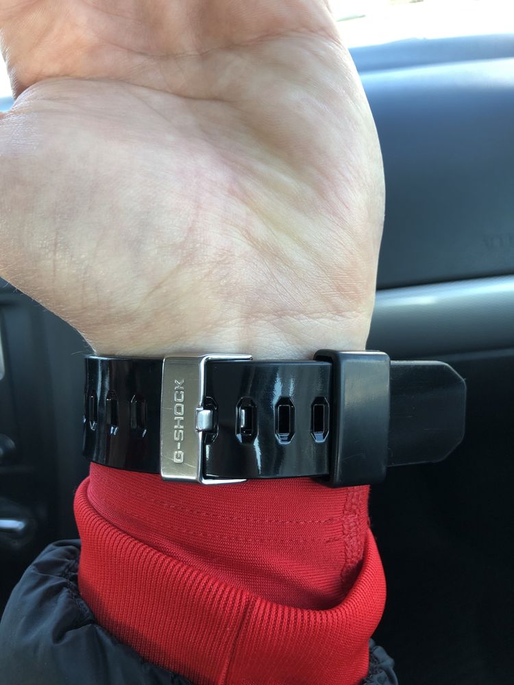 Продам часы Casio GA-200BW-1AER