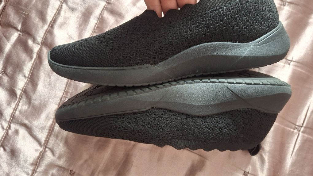 Сліпони  Sketchers