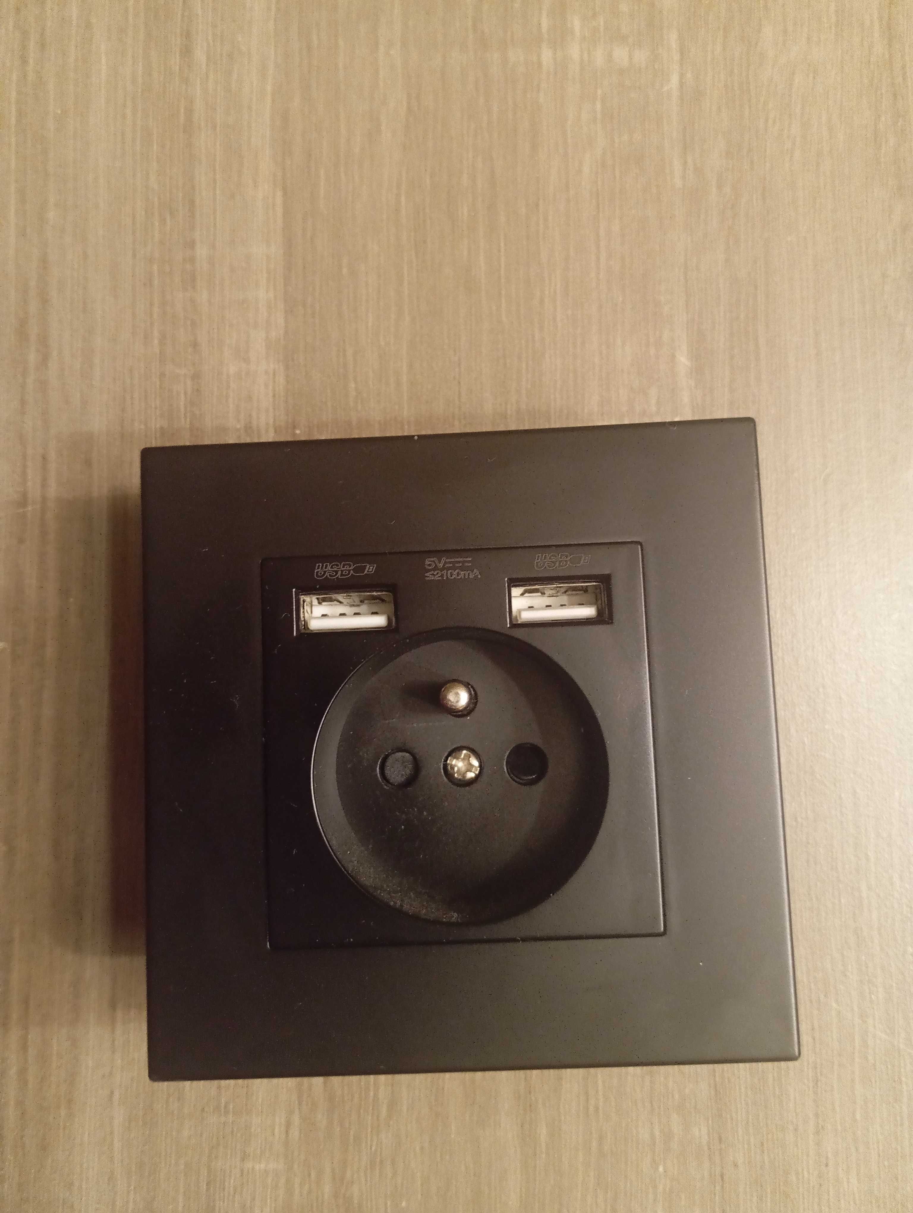 Tomada com 2 entradas usb