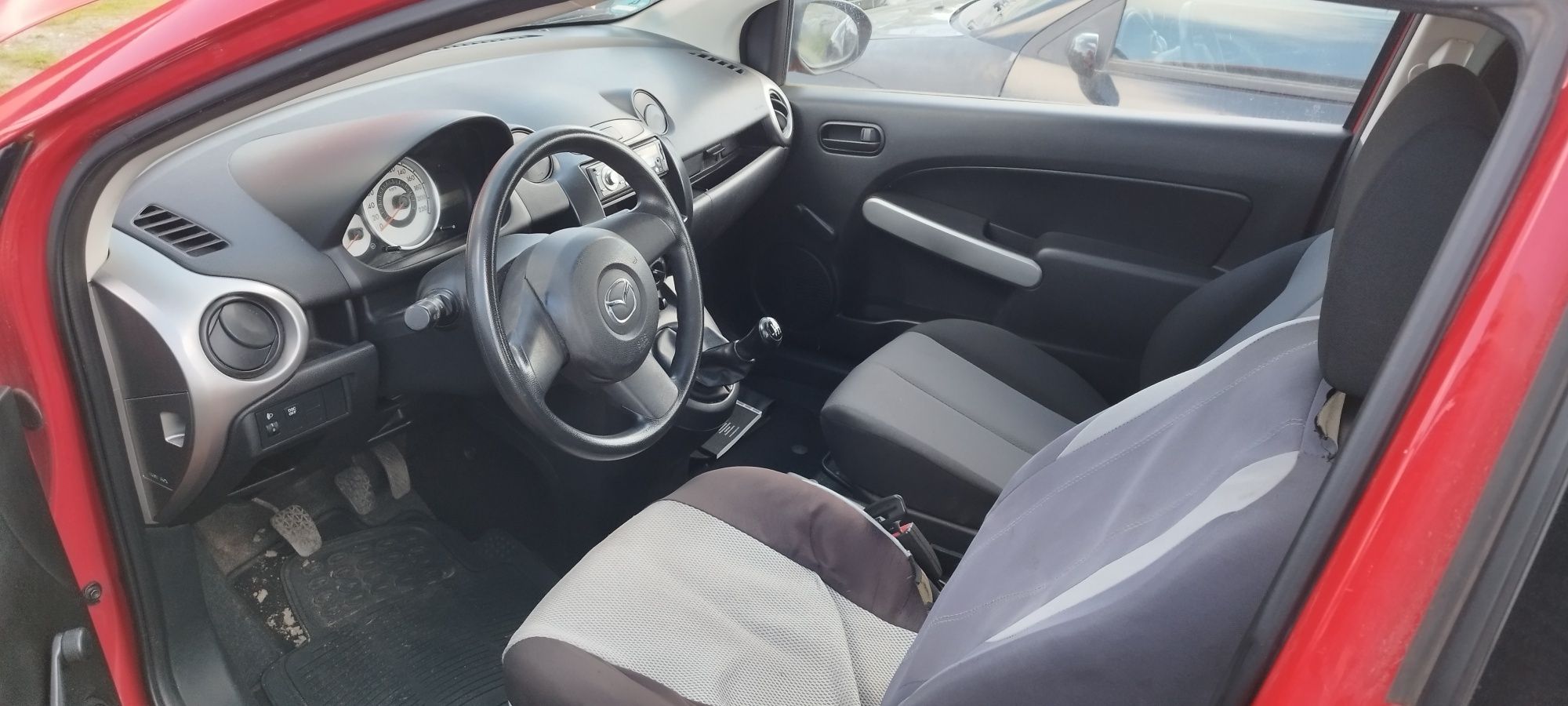 Mazda 2 stan bardzo dobry