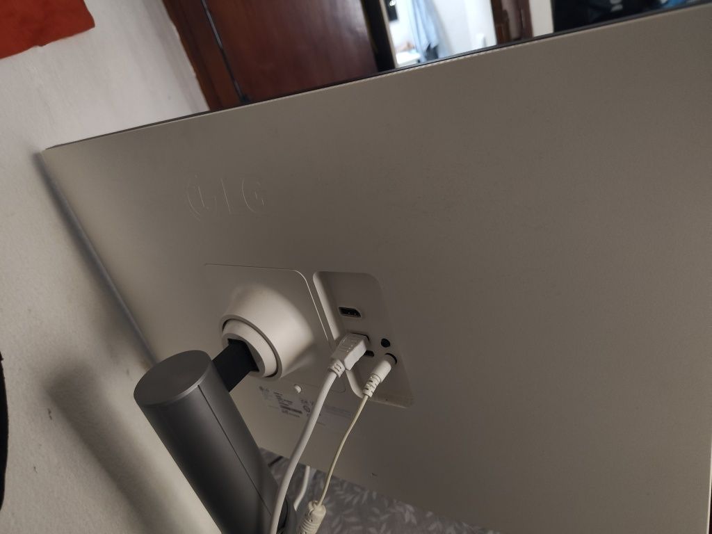 Monitor LG de 27 polegadas com resolução 4K Ultra HD