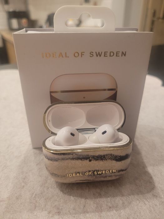 Etui na słuchawki AirPods Case Pro Wild Cameo marki IDEAL OF SWEDEN.