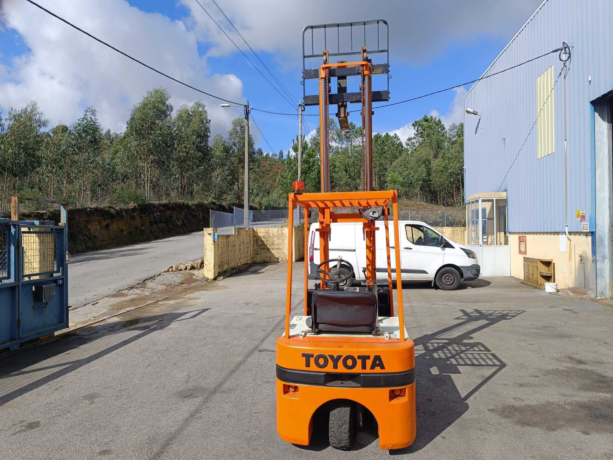 Empilhador Elétrico TOYOTA