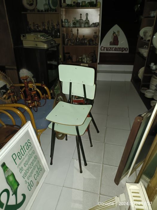 Cadeiras vintage em bom estado