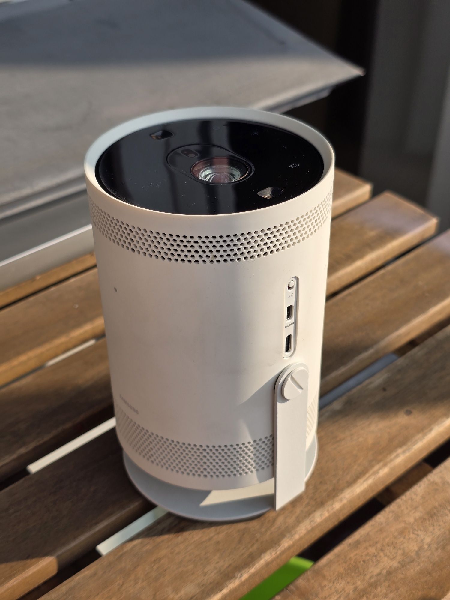 Samsung The Freestyle (1st Gen) – портативний смарт-проєктор