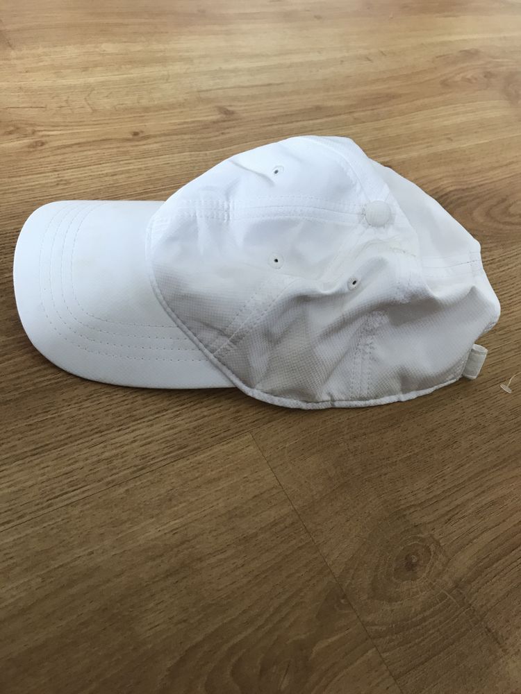 Używana czapka z daszkiem LACOSTE biała