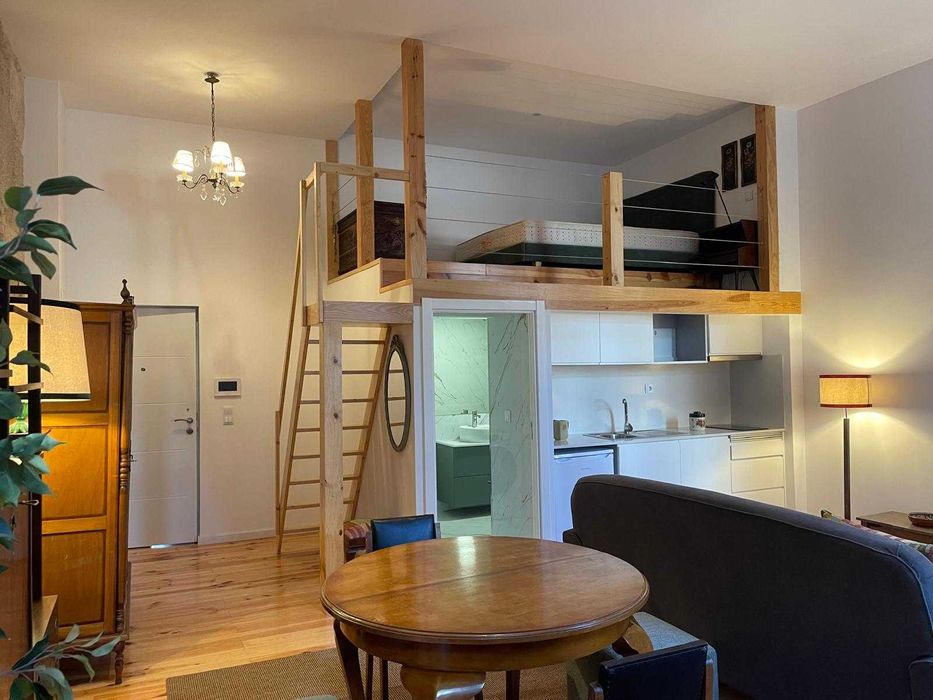 ALUGA-SE ESTÚDIO MEZANINO – PORTO – BAIXA