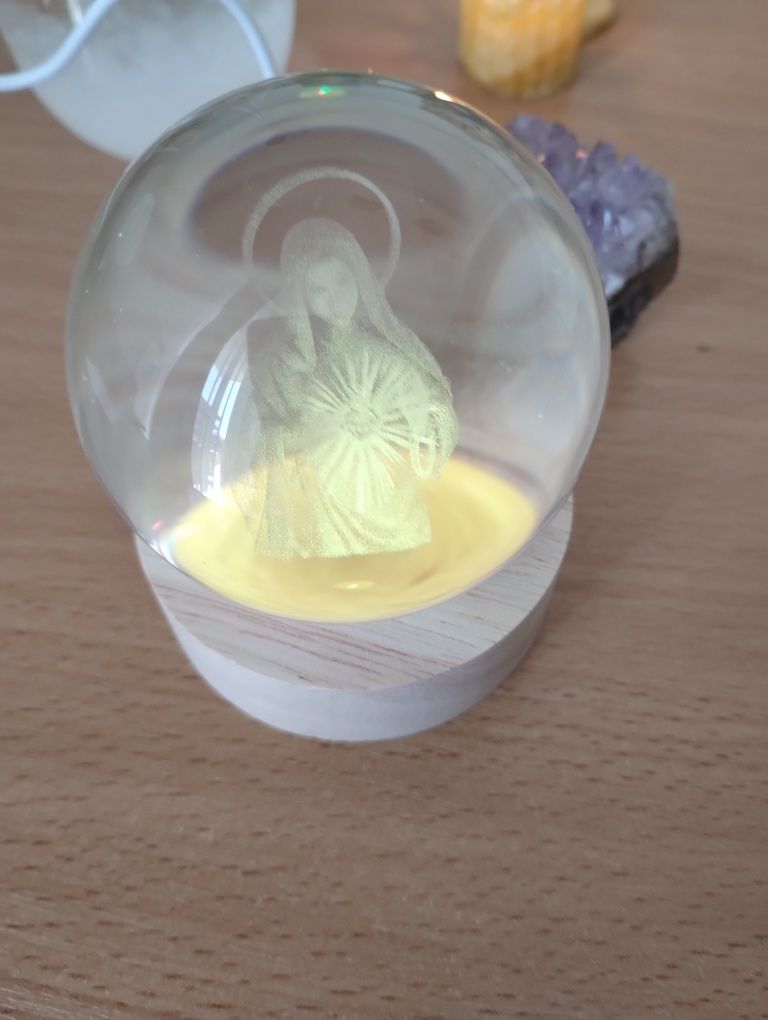 Świecąca kula Matka Boska