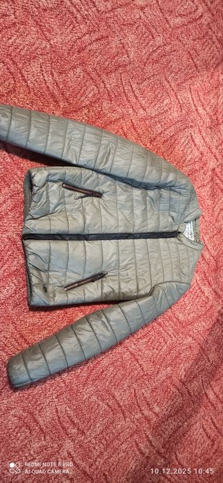 Куртка жіноча світло зеленого кольору 44-46розміру.