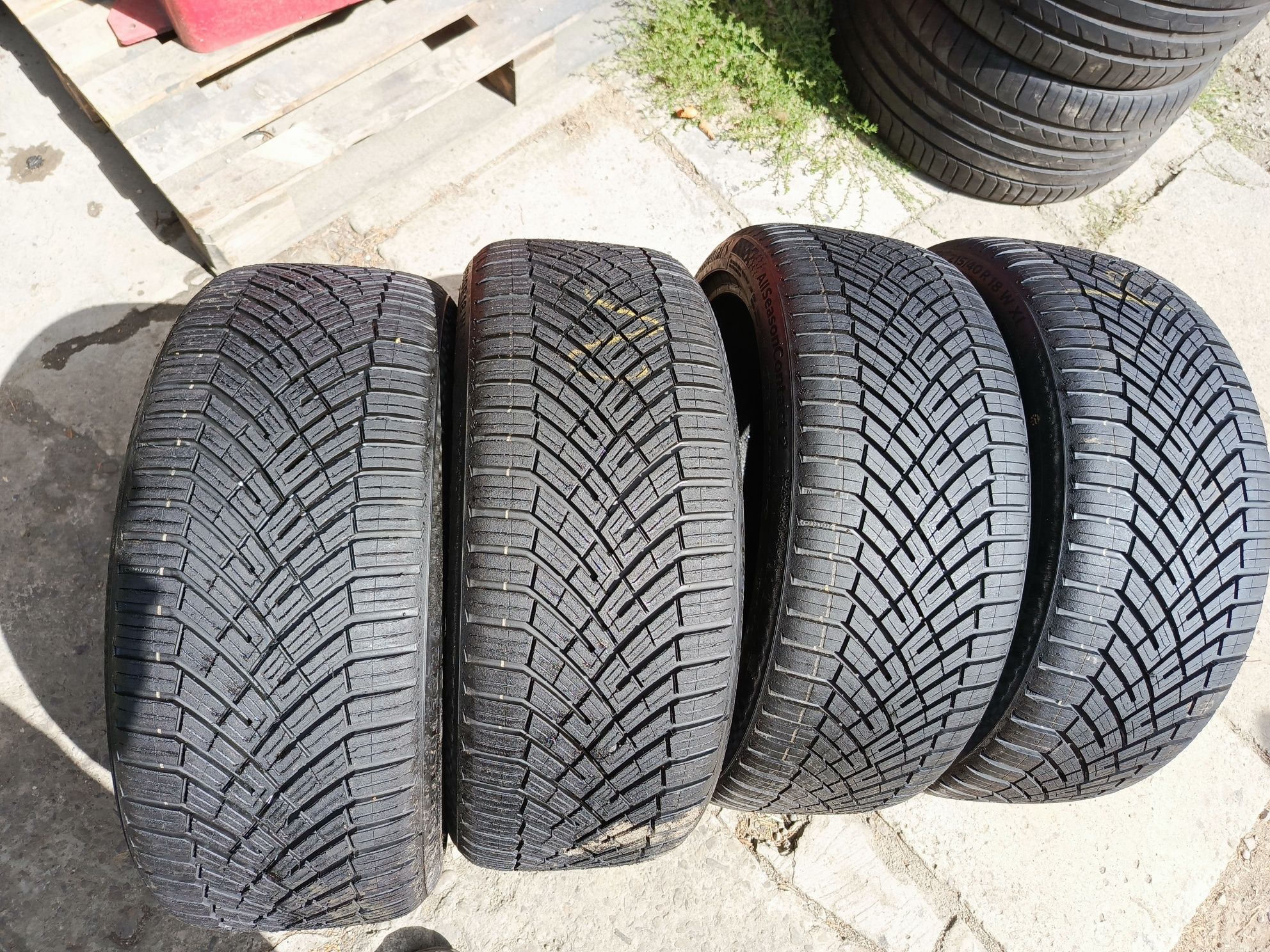 Sprzedam opony zdjęte z nowego samochodu 215/40 r18 Continental