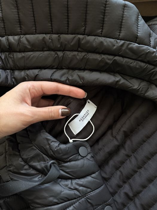 Стьобане чорне пальто