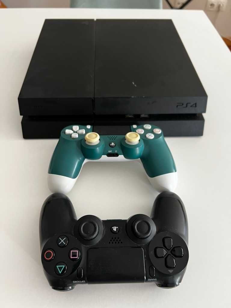 Playstation 4 + dois comandos originais