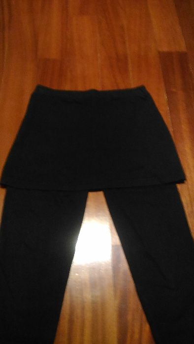 Leggings com mini saia incorporada.Tamanho 14/16 anos. Sem uso