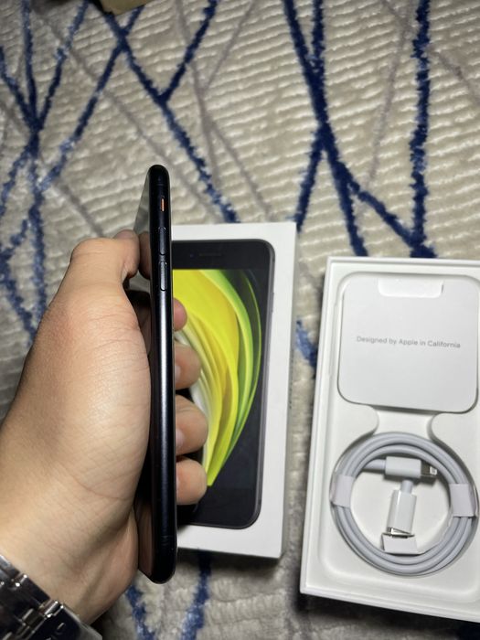 iPhone se 2020 black 64gb newerlock