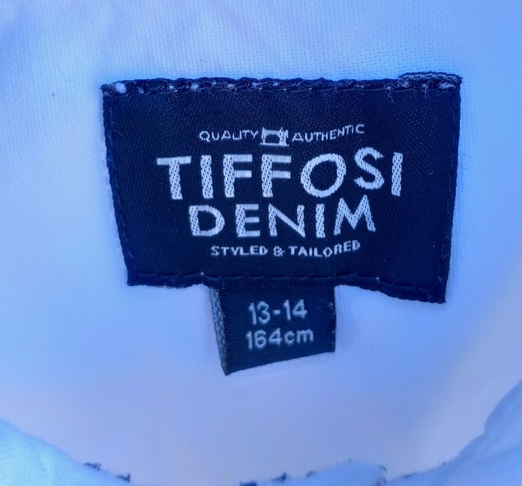 Camisa branca, tamanho 13-14anos da Tifossi 7€