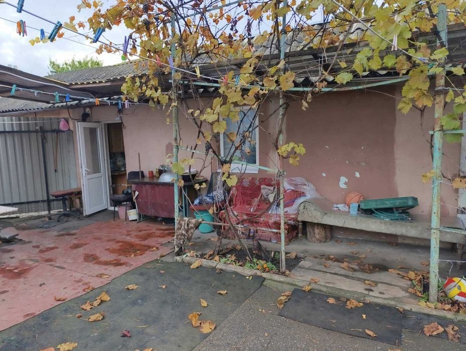 Продам земельну ділянку 11 соток та частину будинку по вул . Барболіна