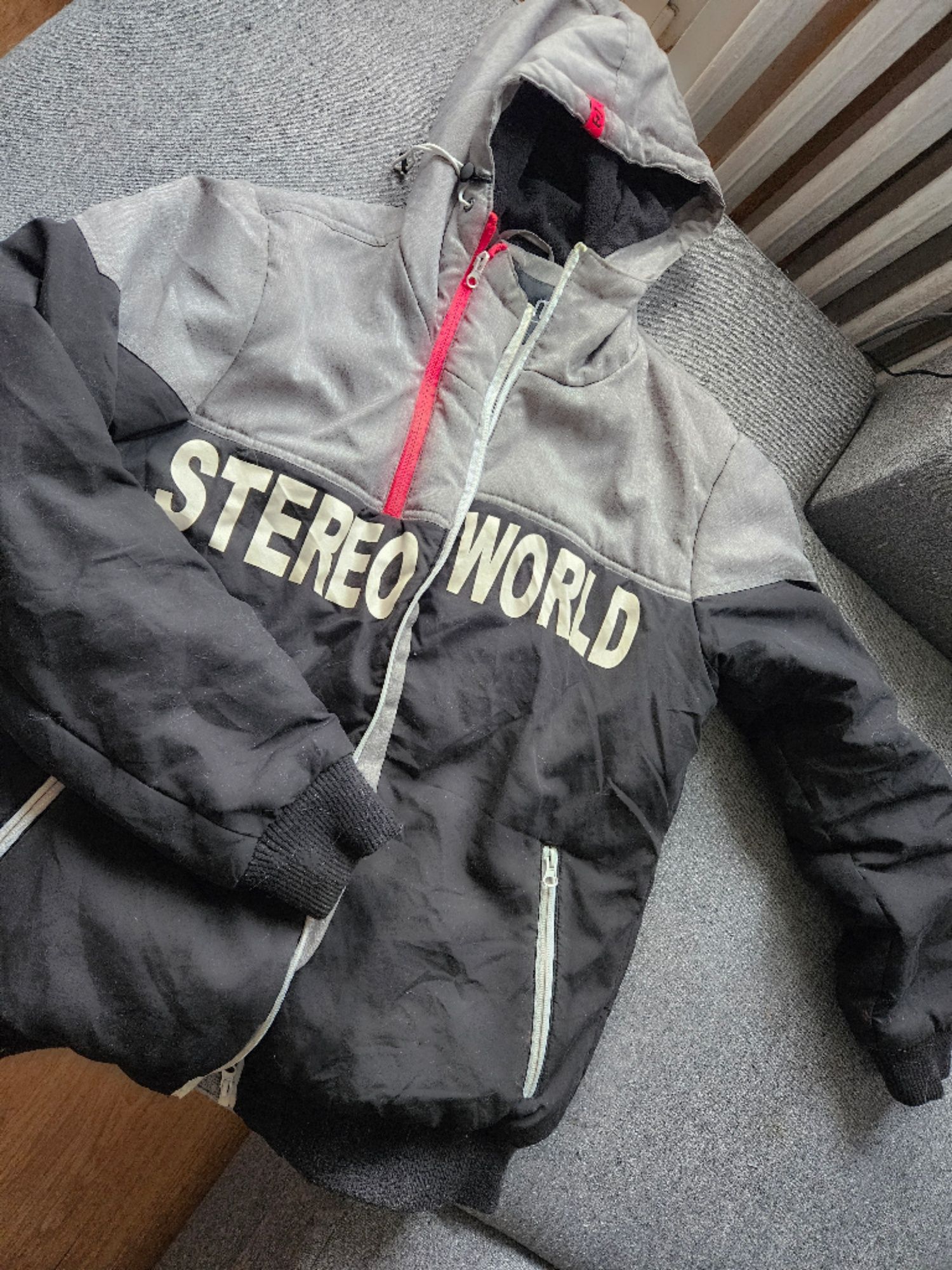 Męska kurtka z kapturem CROPP Stereo Wordl