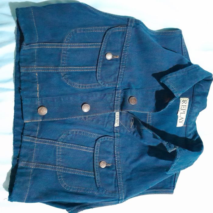 Vários coletes Replay e Rectangle Blanc